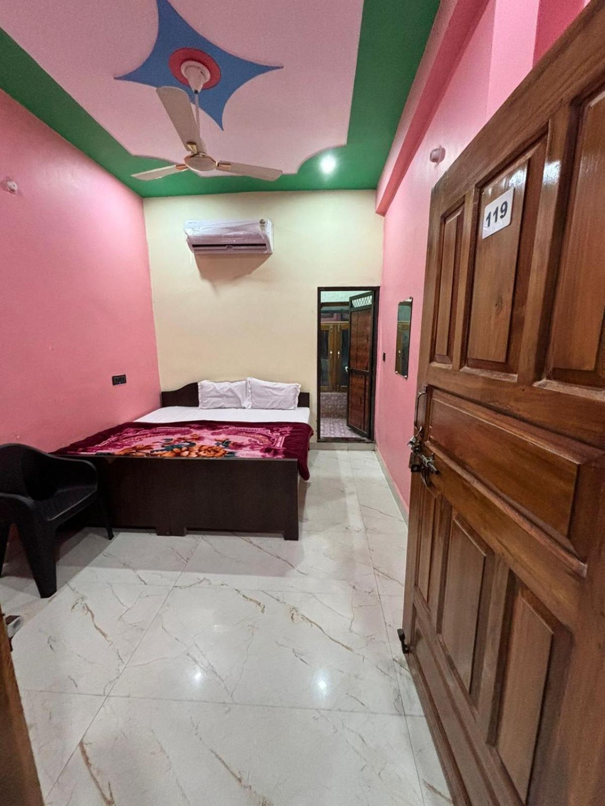 Chandrika Palace 500 Meter From Ayodhya Railway And Ram Mandir Екстер'єр фото